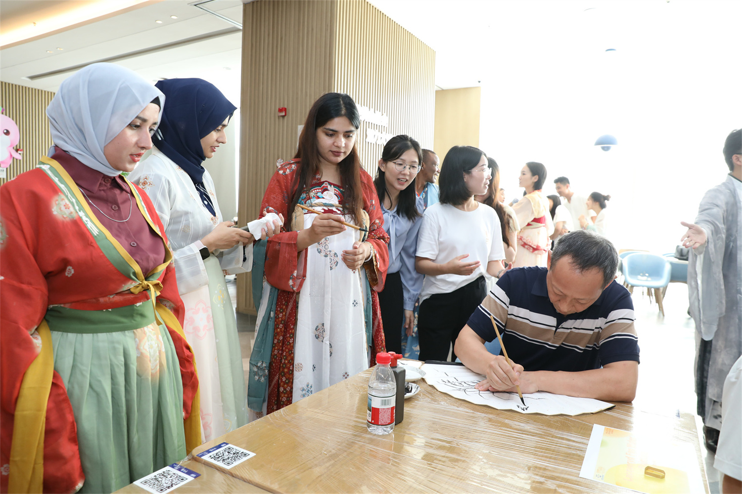 图4.国画和书法展演.jpg